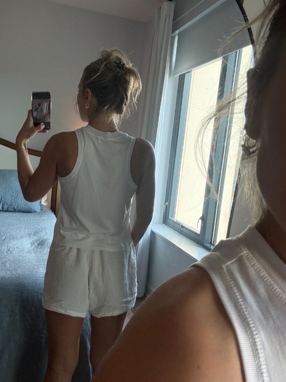 Vuori White Muscle Tank – Women's - Picture 2 of 4